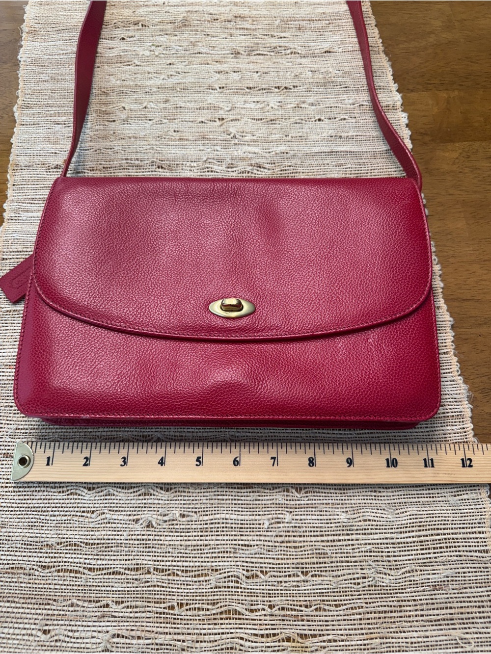 Vintage Coach Made in Italy Red Pebbled Leather Turn Lock Shoulder Bag - Picture 5 of 16